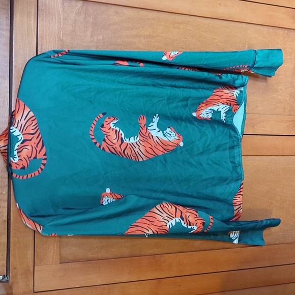 Nasty Gal Tiger Intimate Pajamas Shirt Top Size 6 - Picture 2 of 5